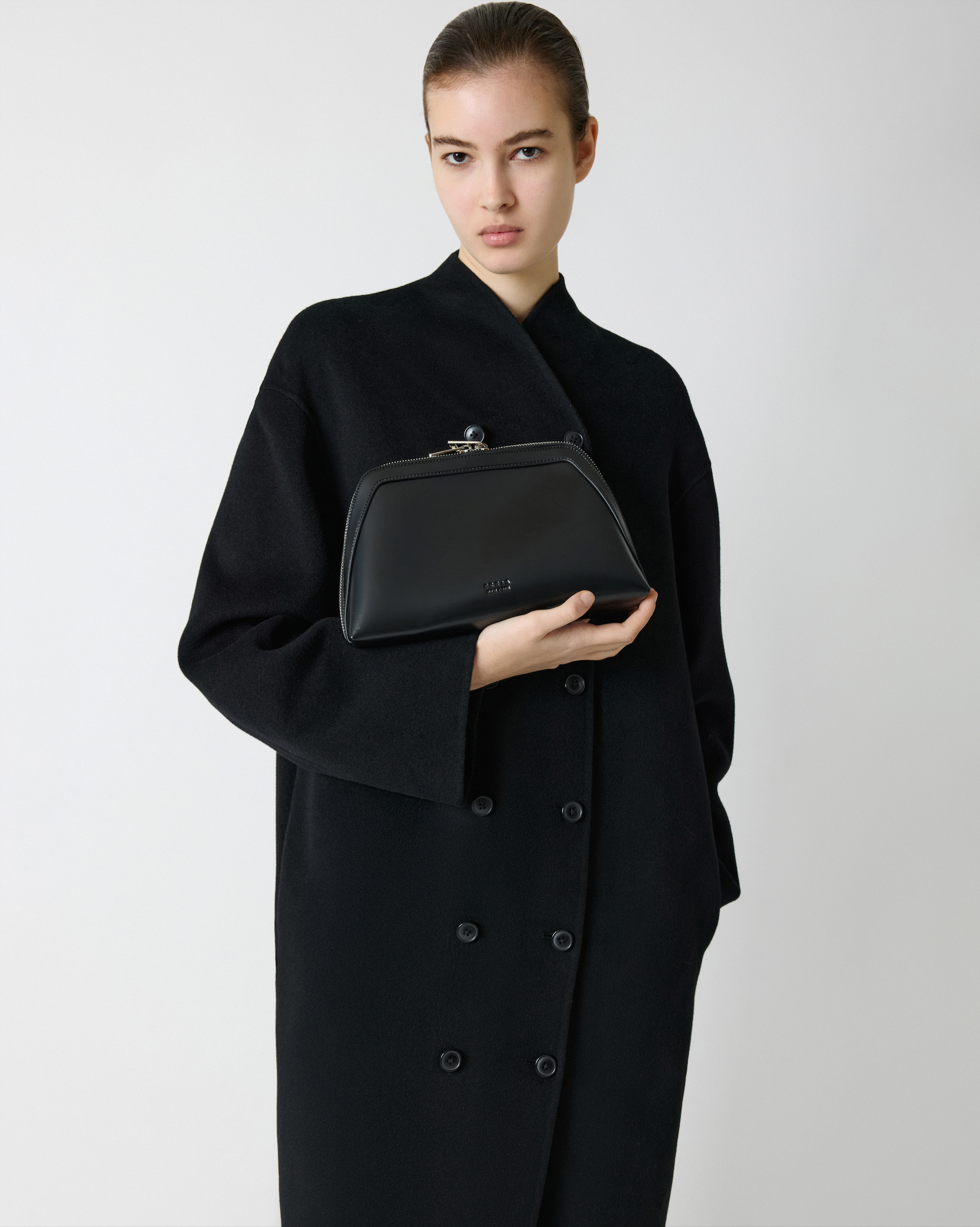 Travel Pouch 12 Black Gloss